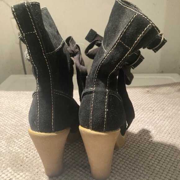 Steve Madden Short laced up boot. - Picture 4 of 4